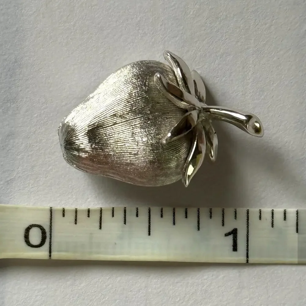 Vintage Crown Trifari Strawberry Brooch Brushed Silver Tone Signed Fruit Pin - Picture 4 of 5